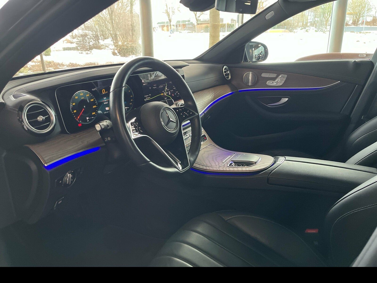 Mercedes-Benz E 300 de 4M T AMG Line 360°/HUD/Night/PANO/Burm. foto 9