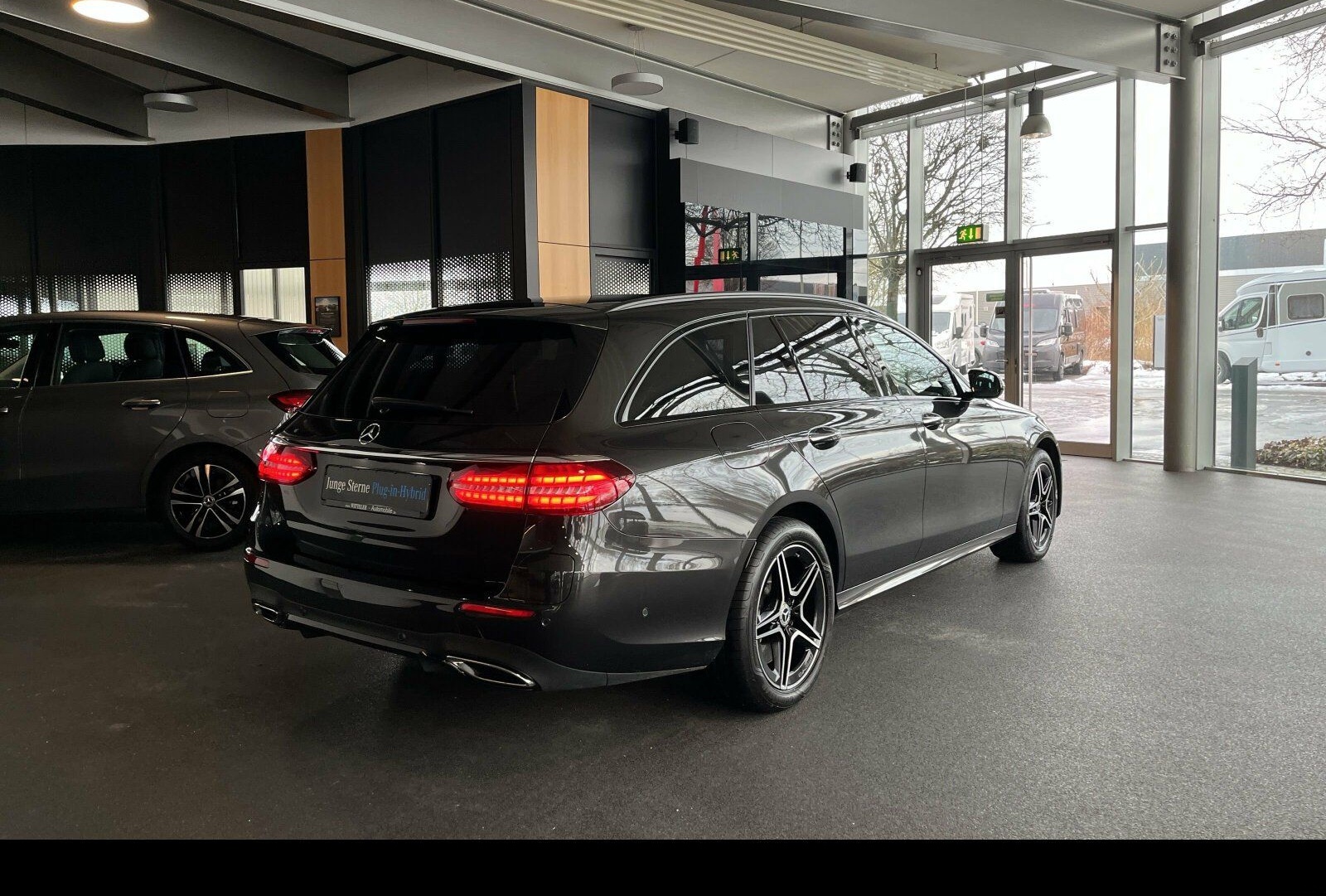 Mercedes-Benz E 300 de 4M T AMG Line 360°/HUD/Night/PANO/Burm. foto 10
