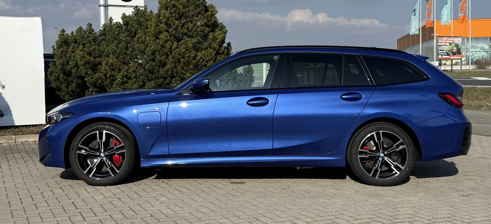 BMW 330e ///M Sport LED LC Prof HUD AHK LRH SHZ PDC  foto 2