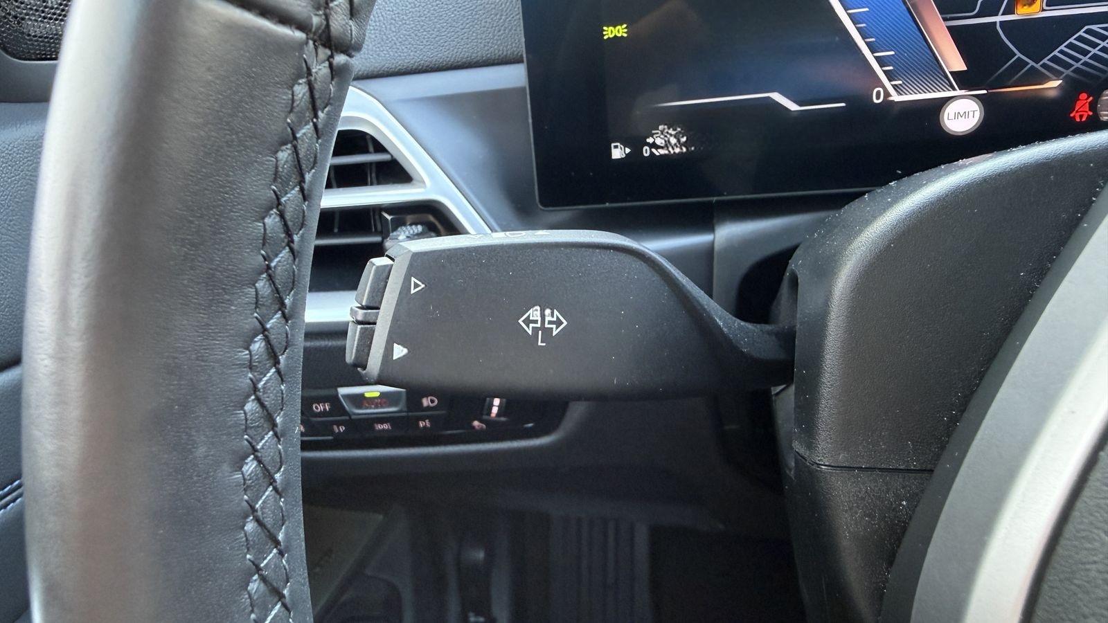 BMW 330e ///M Sport LED LC Prof HUD AHK LRH SHZ PDC  foto 24