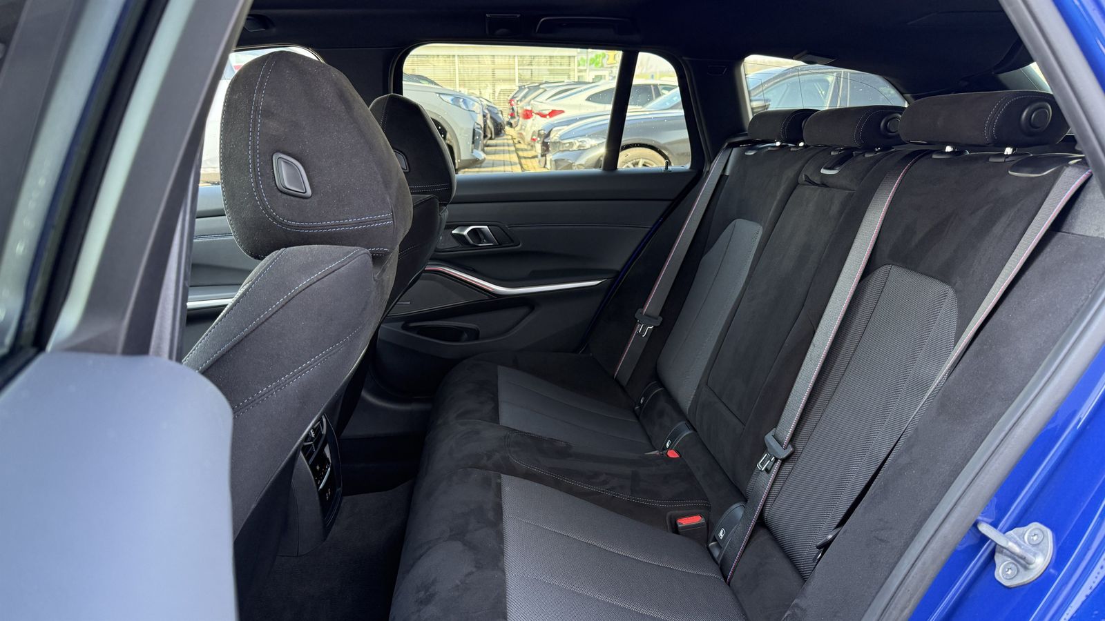 BMW 330e ///M Sport LED LC Prof HUD AHK LRH SHZ PDC  foto 10