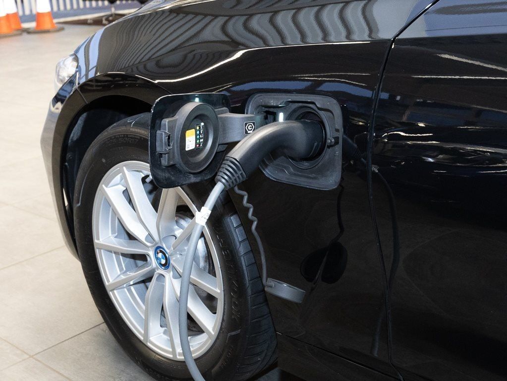 BMW 320e HK HiFi DAB ACC + Stop&Go Klimaaut. Shz foto 3