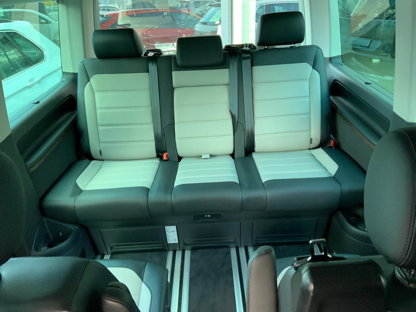 Volkswagen T6.1 Multivan Highline 2.0 TDI DSG 4Motion foto 11