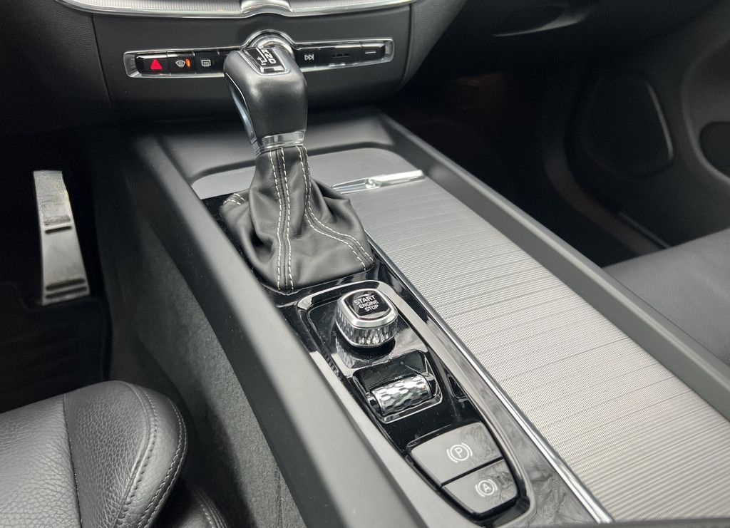 Volvo XC60 D4 R Design AHK HUD STANDHEIZUNG foto 15