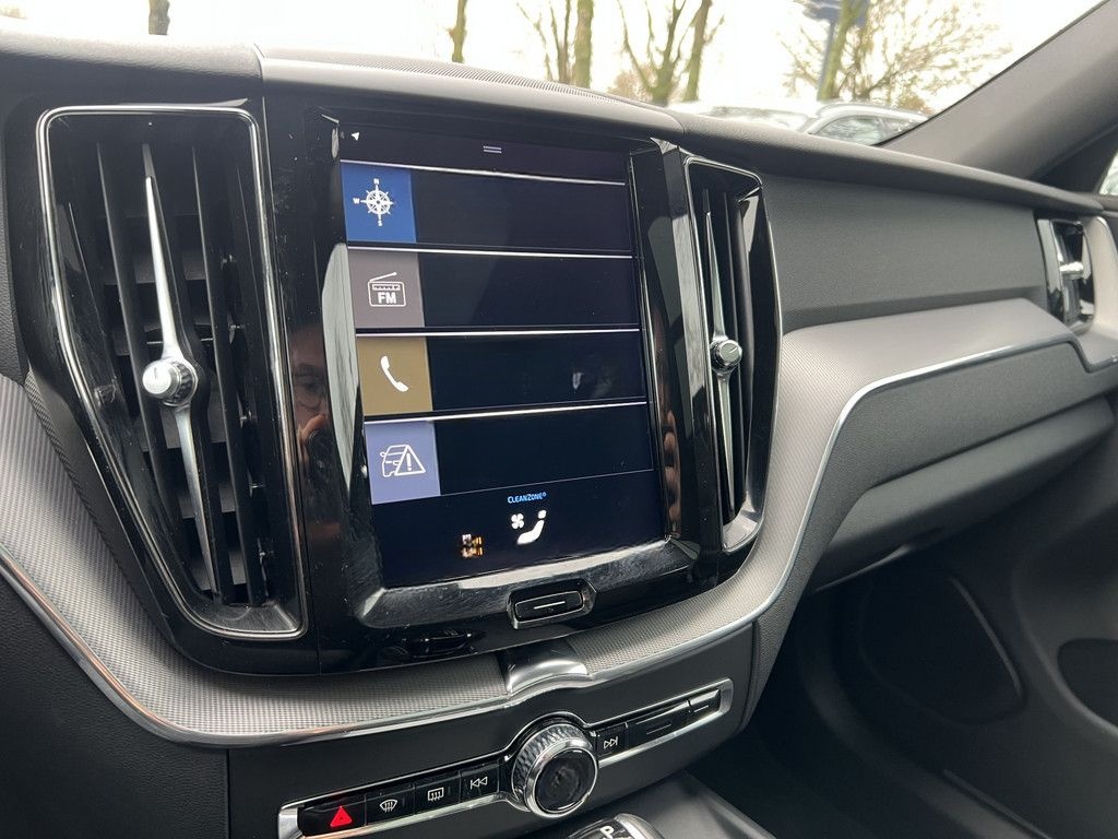 Volvo XC60 D4 R Design AHK HUD STANDHEIZUNG foto 17