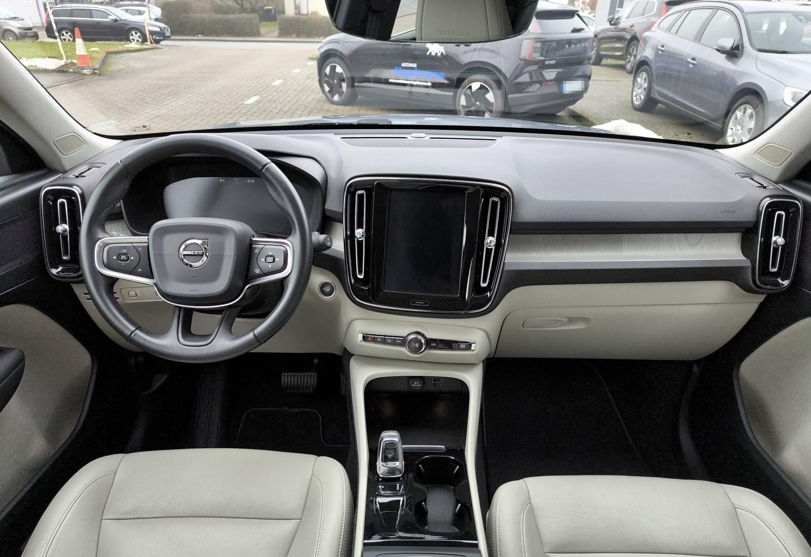 Volvo XC40 T3 Benzin Aut. Inscription AHK/Navi/Kamera foto 12