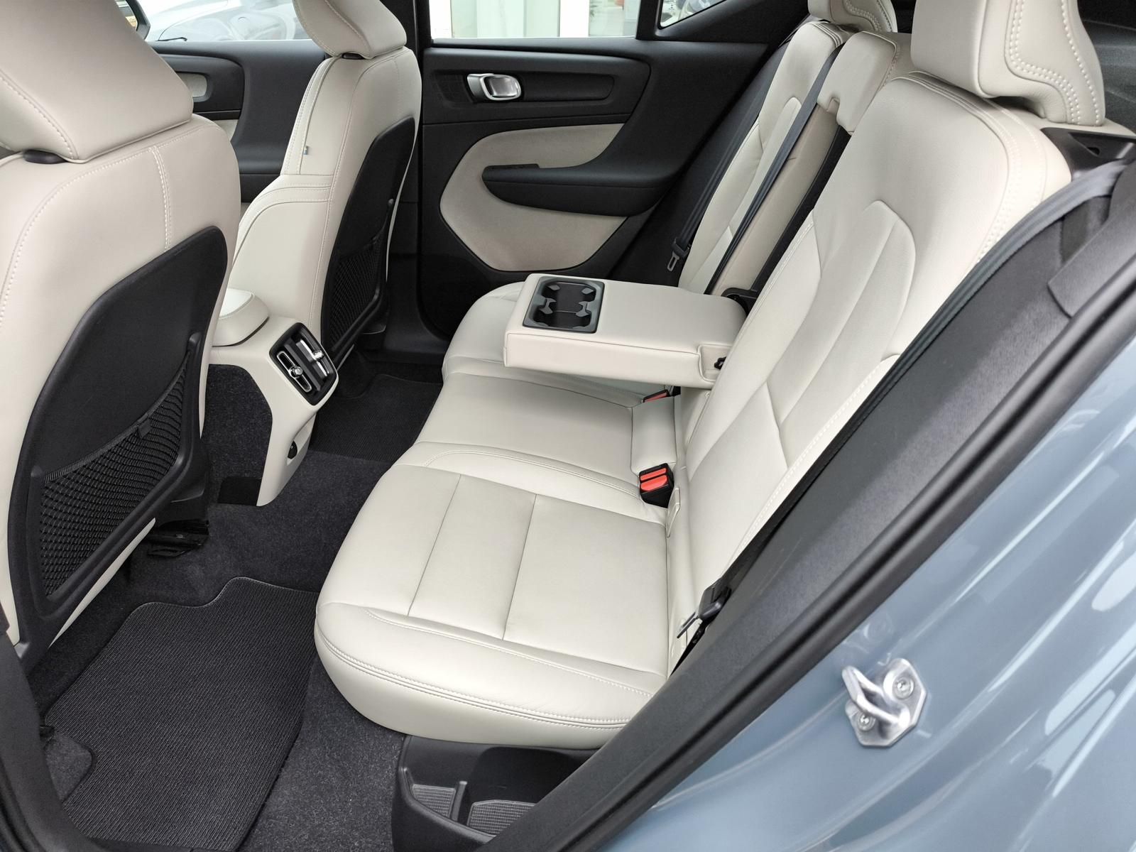 Volvo XC40 T3 Benzin Aut. Inscription AHK/Navi/Kamera foto 9