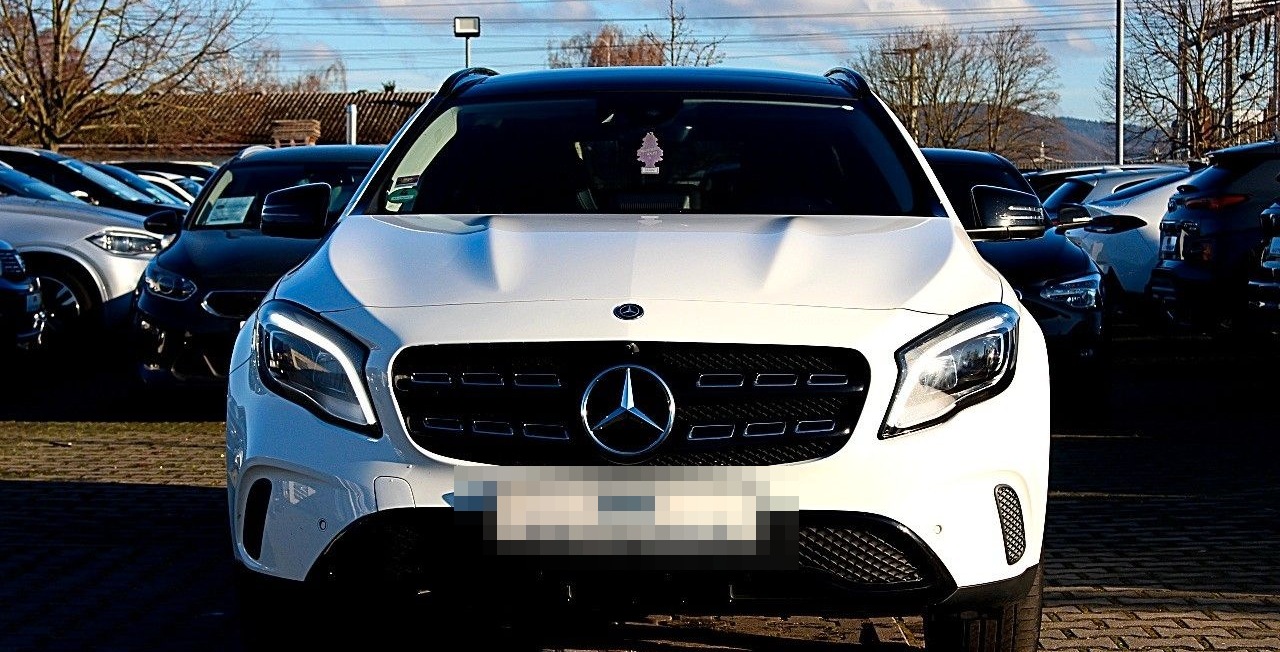 Mercedes-Benz GLA 180 Urban/LED/360°CAM/PANO/PDC/SHZ/NAVI/ foto 2
