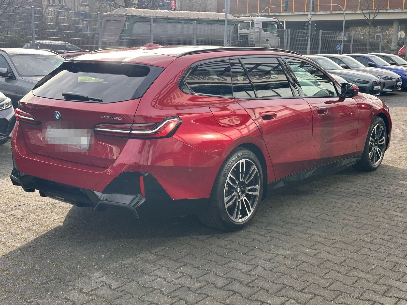 BMW i5 eDrive40 Touring M Sport //Leas.ab EUR529,-in foto 2