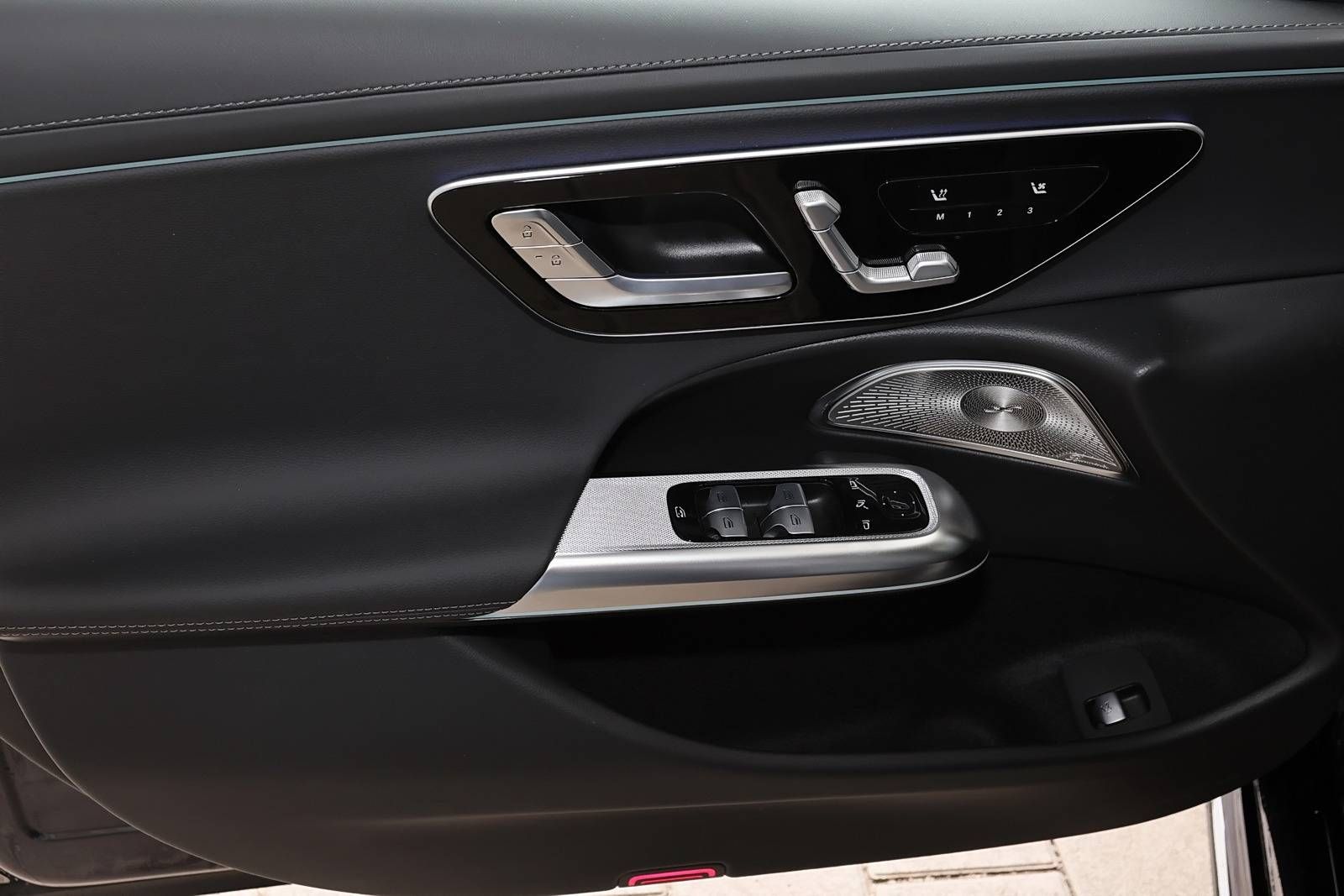 Mercedes-Benz E 220 d 4M T AMG NP95.342+360°+AHK+Pano+Standhz foto 12
