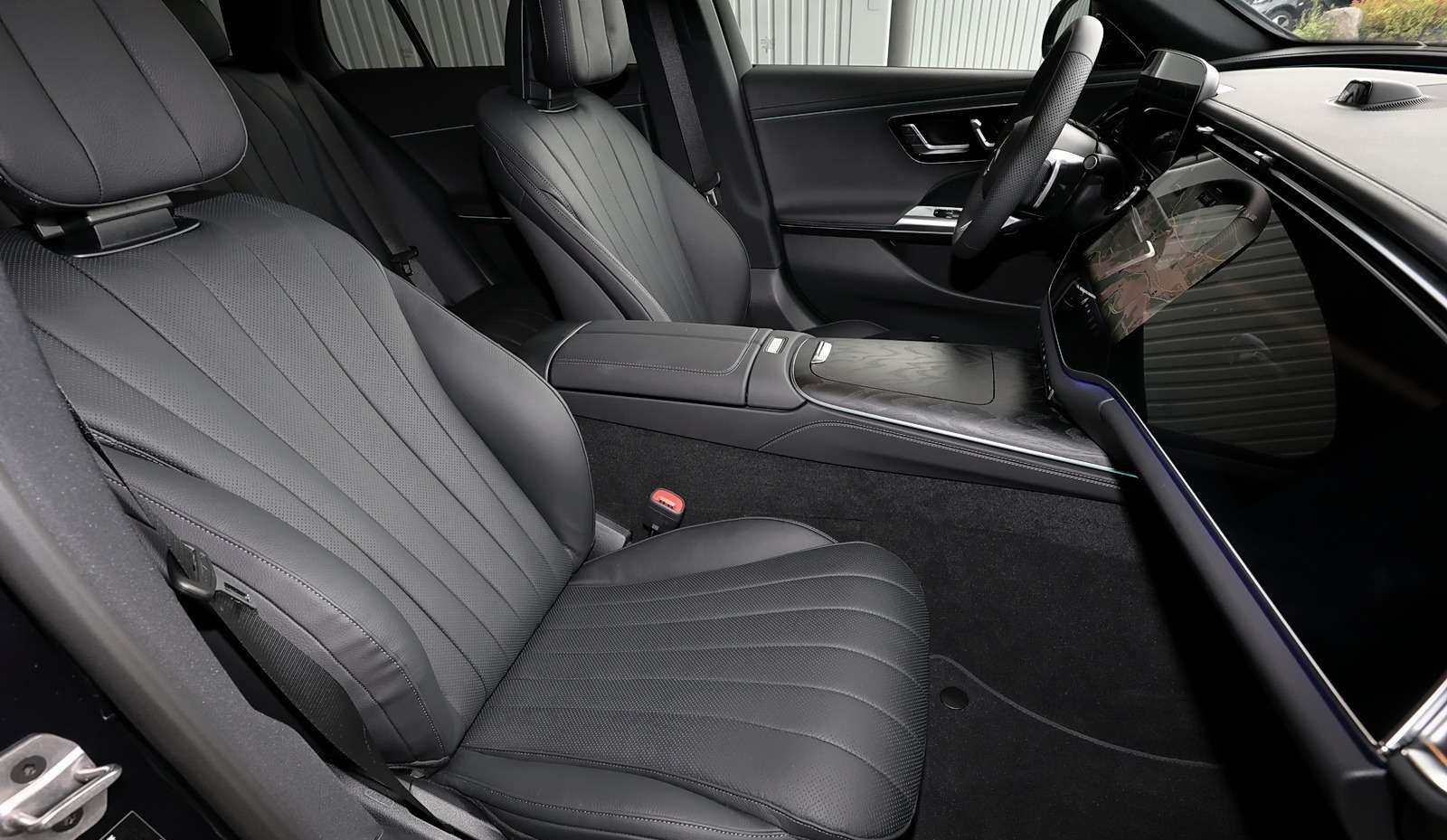 Mercedes-Benz E 220 d 4M T AMG NP95.342+360°+AHK+Pano+Standhz foto 4