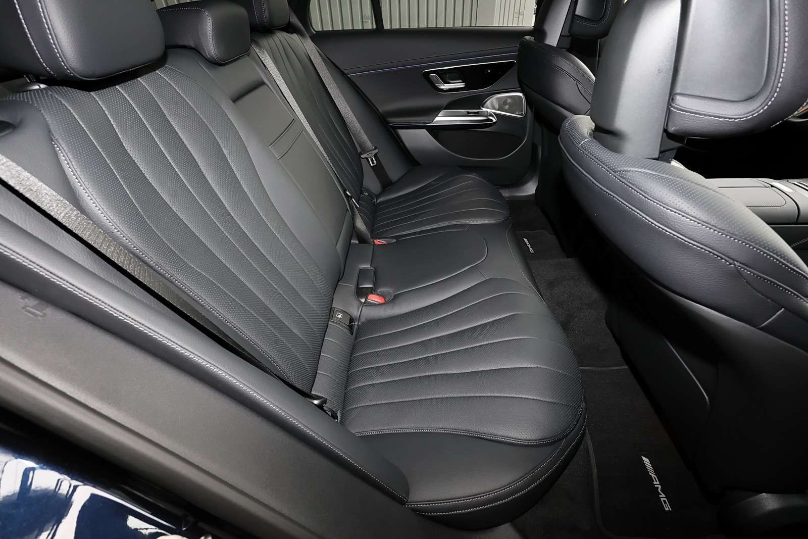 Mercedes-Benz E 220 d 4M T AMG NP95.342+360°+AHK+Pano+Standhz foto 6