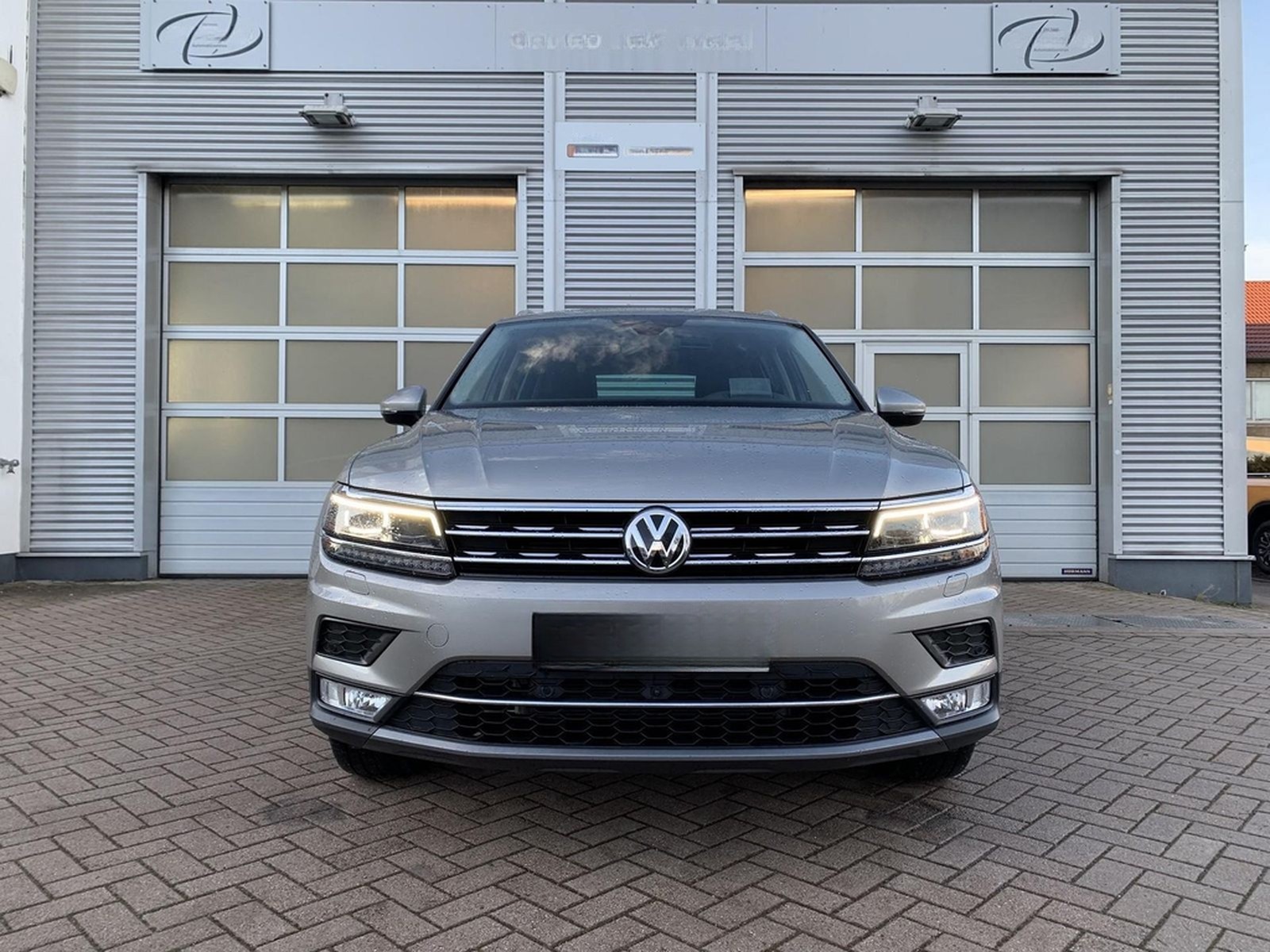 Volkswagen Tiguan 2.0TSI 4Motion Highline AHK+PANO+HUD+19LM foto 2
