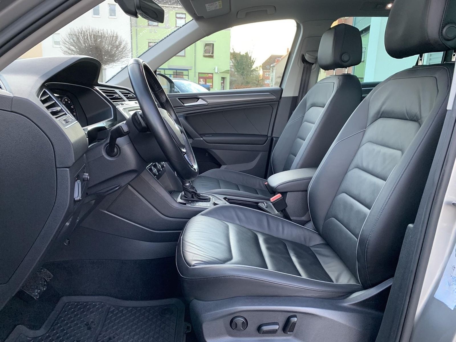 Volkswagen Tiguan 2.0TSI 4Motion Highline AHK+PANO+HUD+19LM foto 11