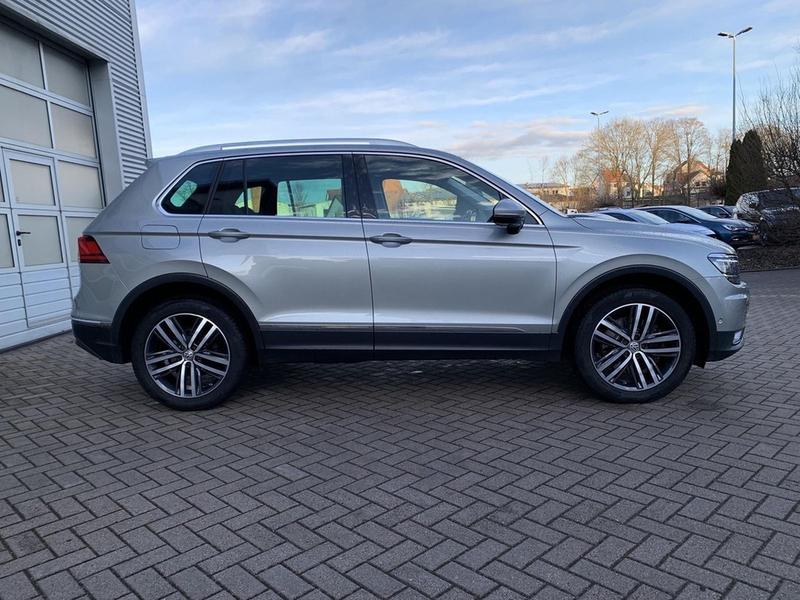 Volkswagen Tiguan 2.0TSI 4Motion Highline AHK+PANO+HUD+19LM foto 4