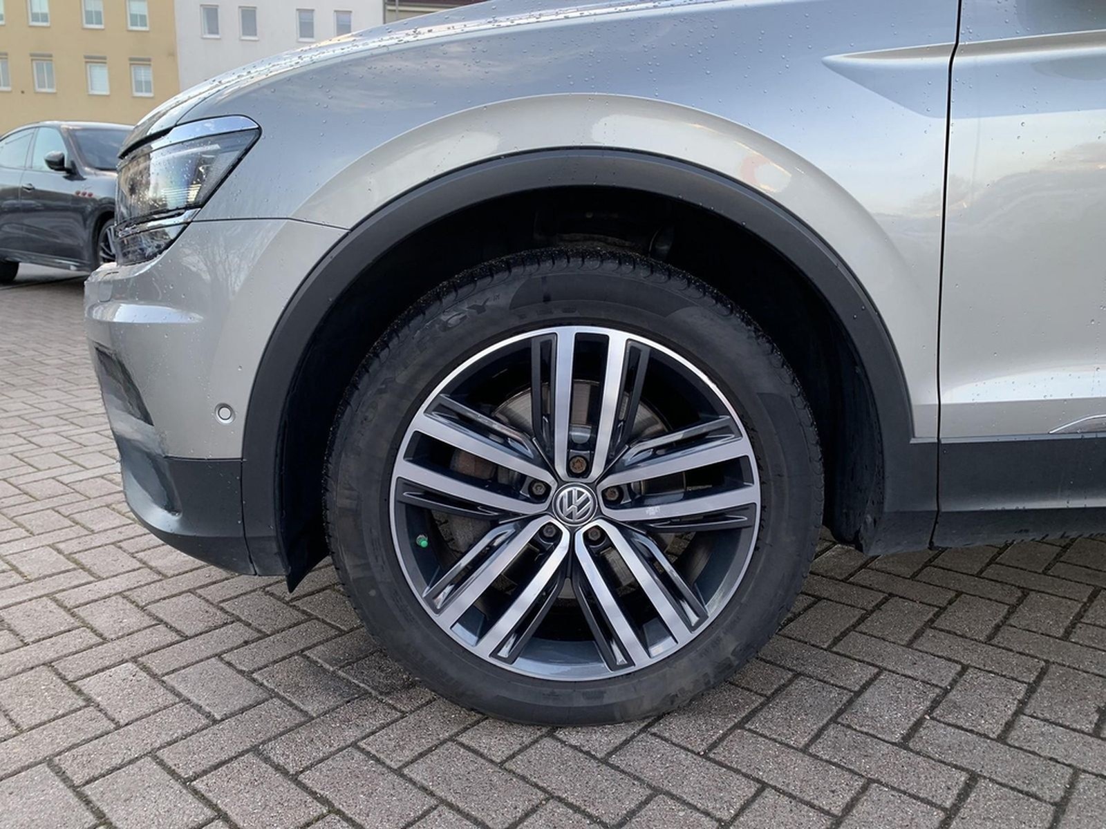 Volkswagen Tiguan 2.0TSI 4Motion Highline AHK+PANO+HUD+19LM foto 32