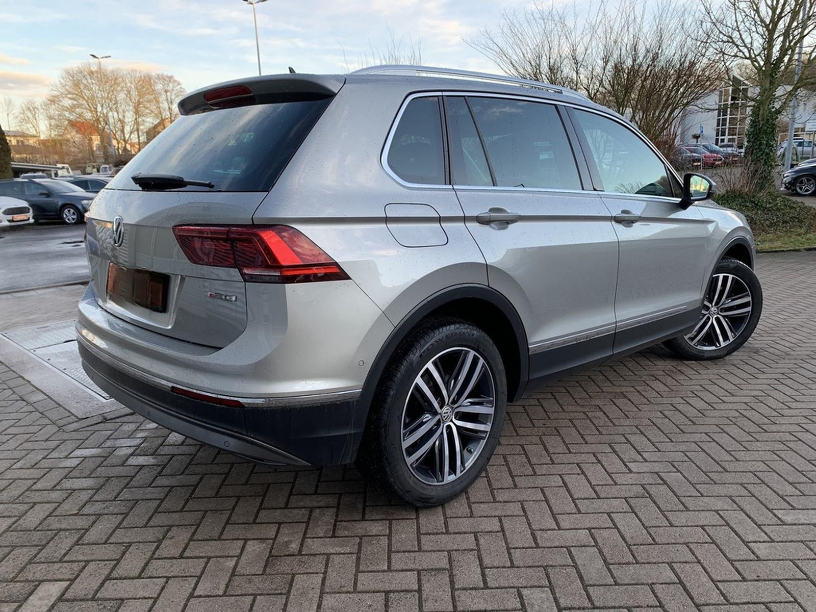 Volkswagen Tiguan 2.0TSI 4Motion Highline AHK+PANO+HUD+19LM foto 5