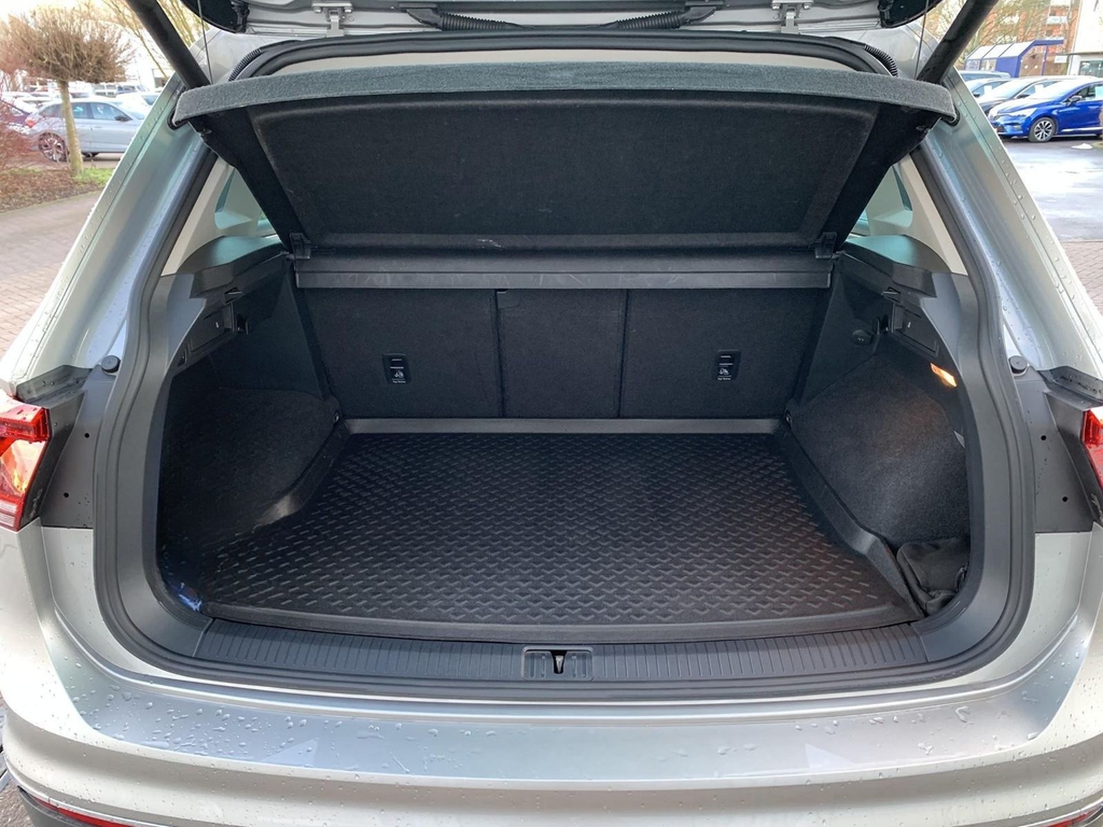 Volkswagen Tiguan 2.0TSI 4Motion Highline AHK+PANO+HUD+19LM foto 6