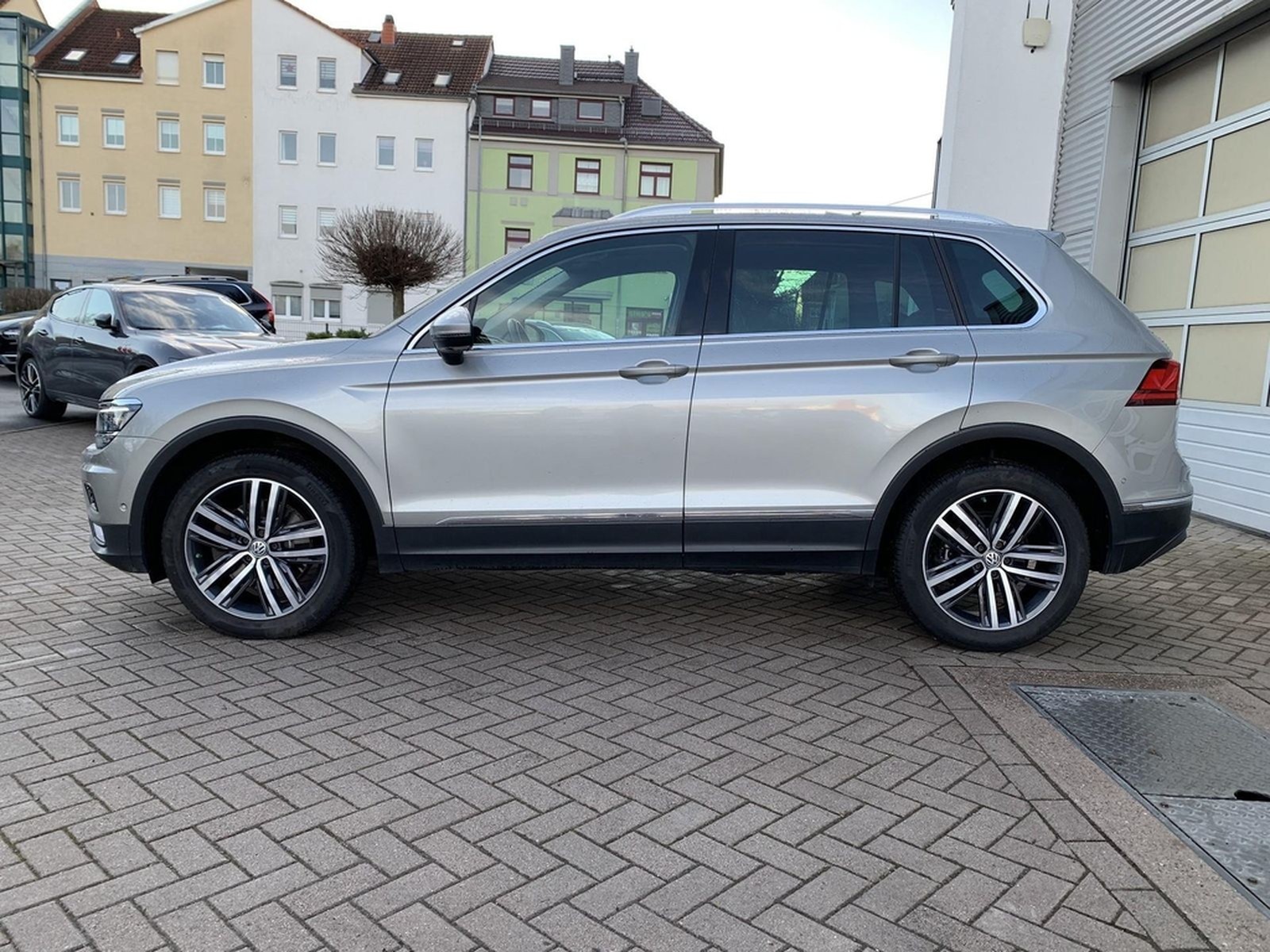 Volkswagen Tiguan 2.0TSI 4Motion Highline AHK+PANO+HUD+19LM foto 10
