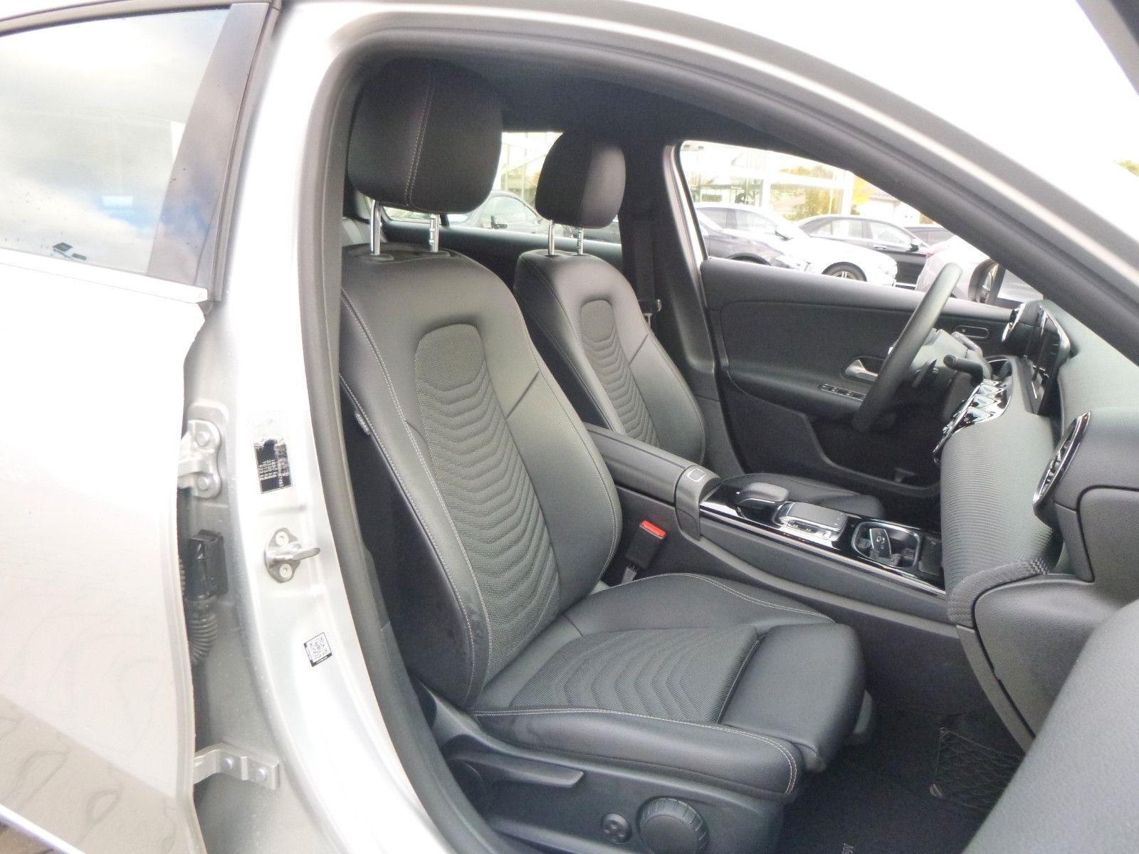 Mercedes-Benz A 180 >AUT/NAV/PDC/Sitzheizung< foto 11
