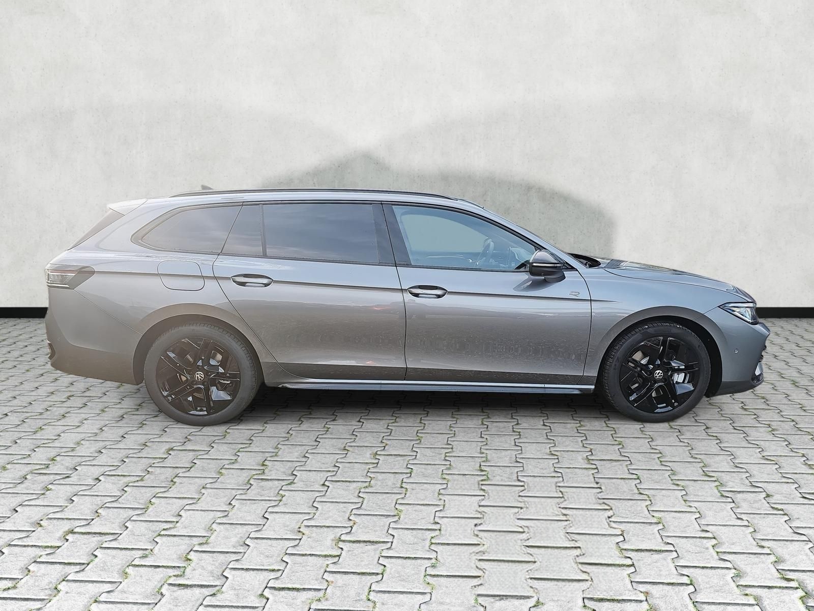 Volkswagen Passat Variant 2.0 TDI DSG 4M R-Line Matrix AHK foto 9