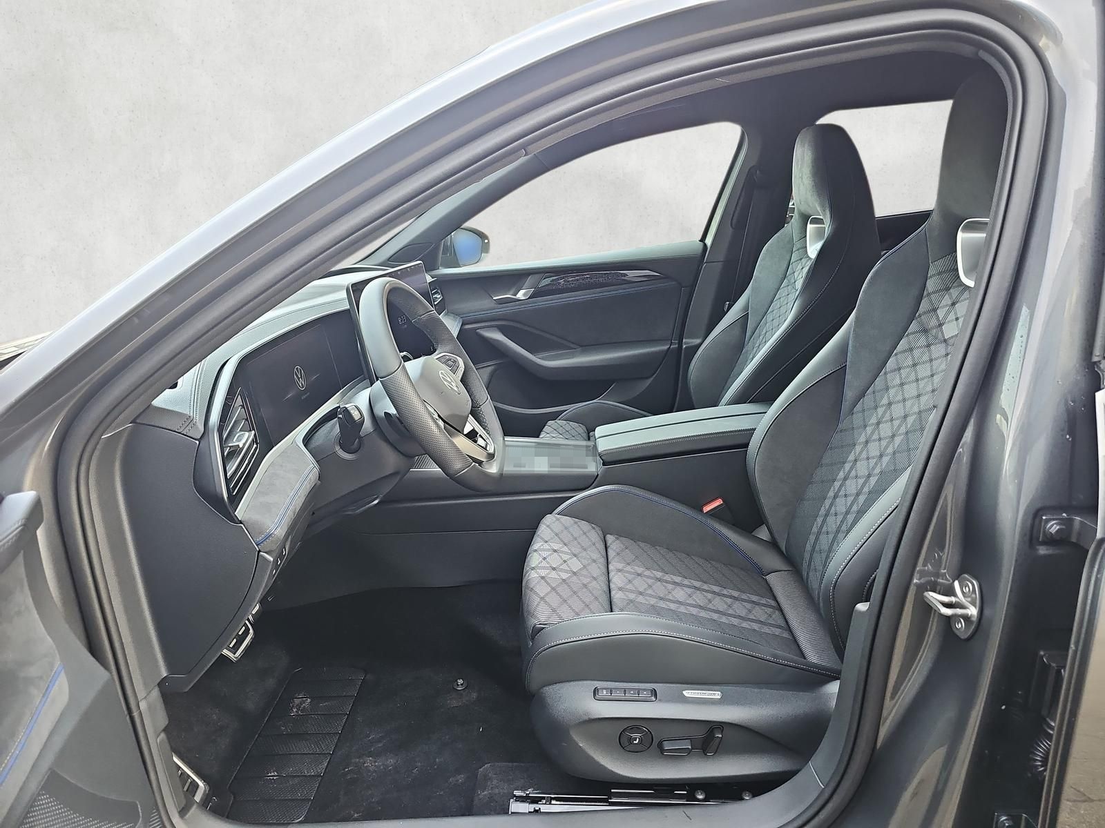 Volkswagen Passat Variant 2.0 TDI DSG 4M R-Line Matrix AHK foto 10