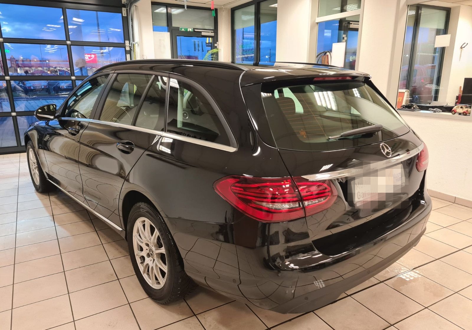 Mercedes-Benz C 180d T-Modell / LED HP / GEPFLEGT / foto 6