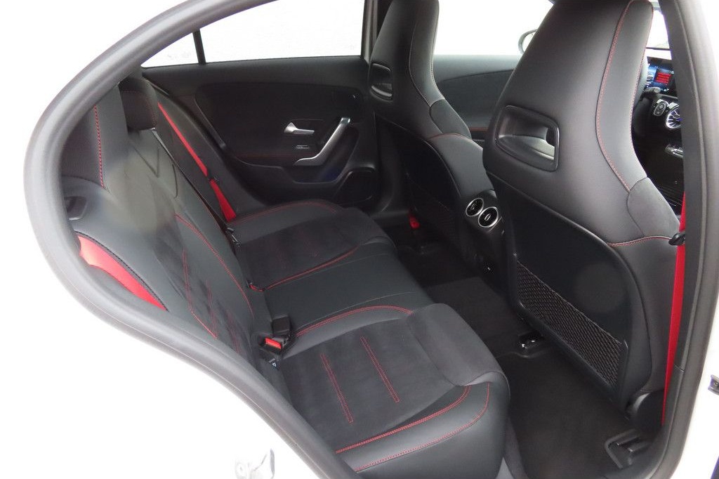 Mercedes-Benz A 35 AMG 4Matic NIGHT PAKET LED PANO 360° foto 14