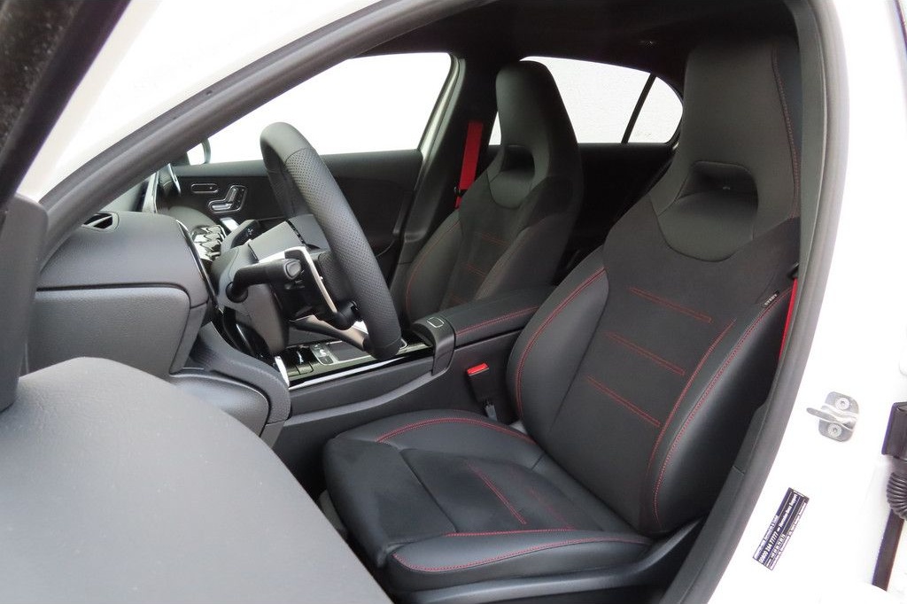 Mercedes-Benz A 35 AMG 4Matic NIGHT PAKET LED PANO 360° foto 8