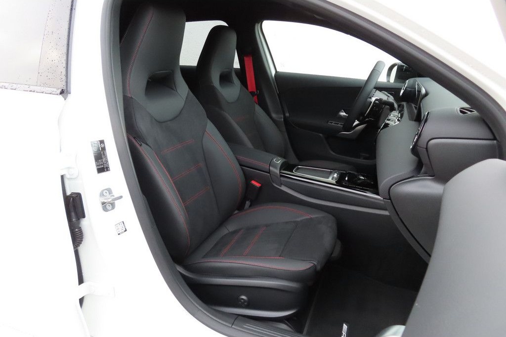 Mercedes-Benz A 35 AMG 4Matic NIGHT PAKET LED PANO 360° foto 10