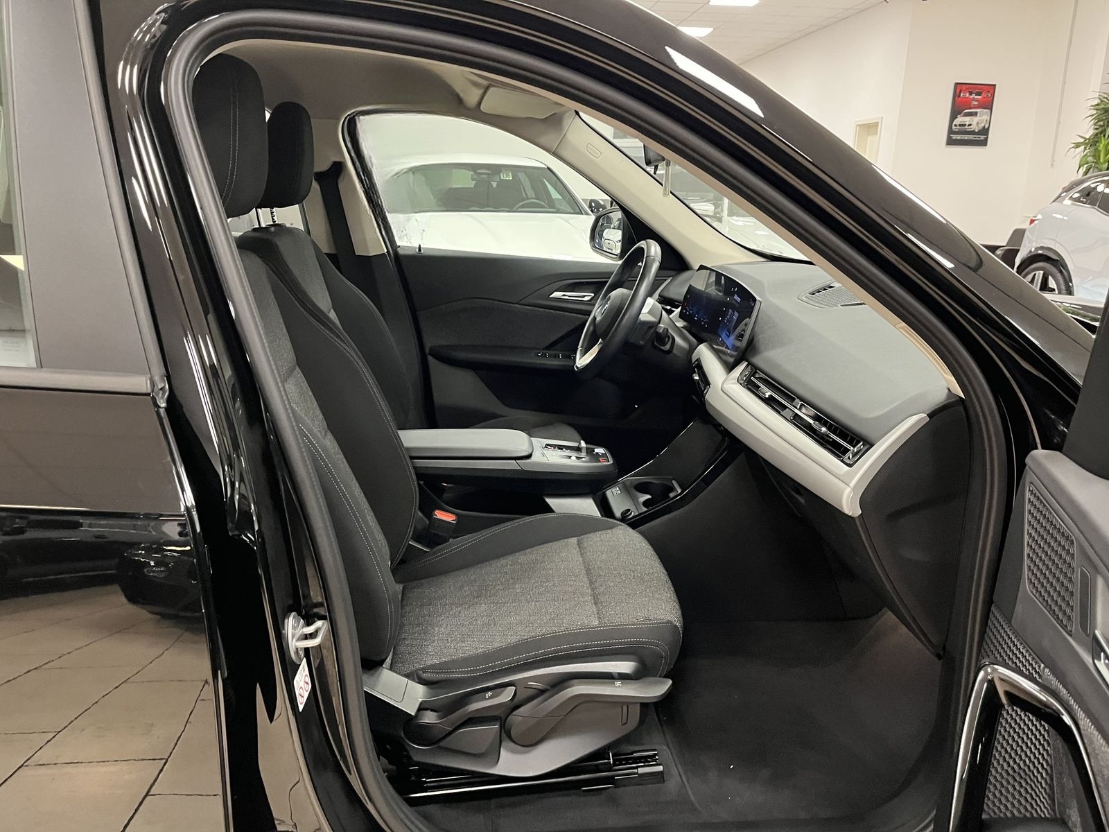 BMW iX1 30 xDrive*LED*Navi*R-Cam*CarPlay*SHZ*Curved* foto 17