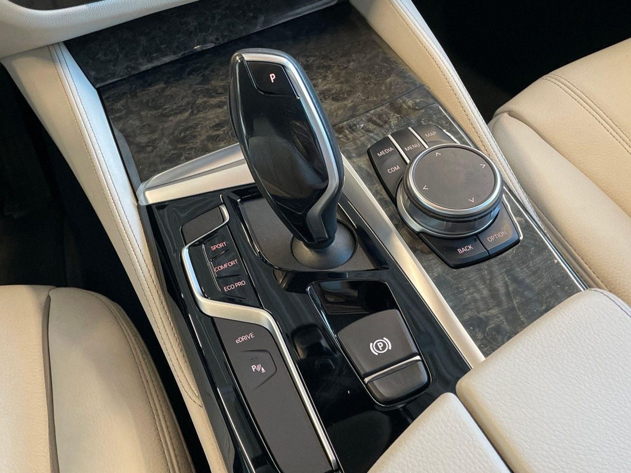 BMW 530e xDr Luxury Line Adap.LED,Da+,H/K,HUD,SoftCl foto 15