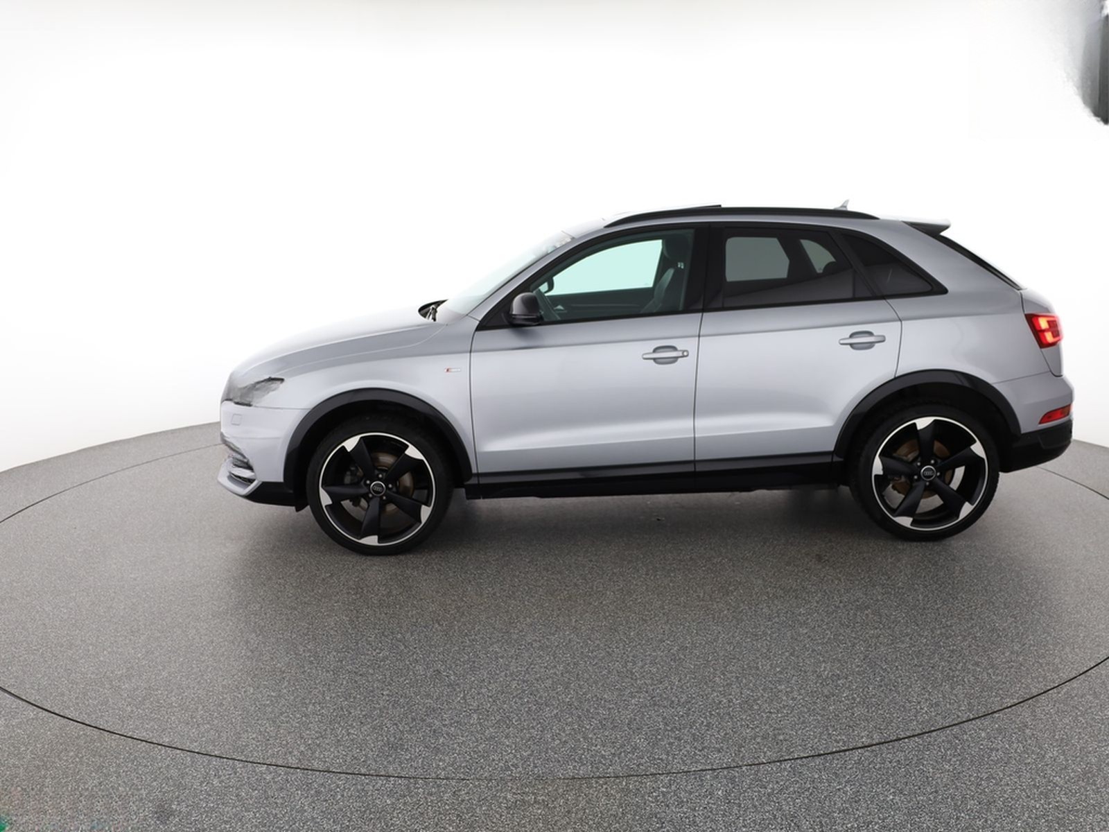Audi Q3 2.0 TFSI qu S Line COMPETITION,BOSE,1.HD,20Z foto 2