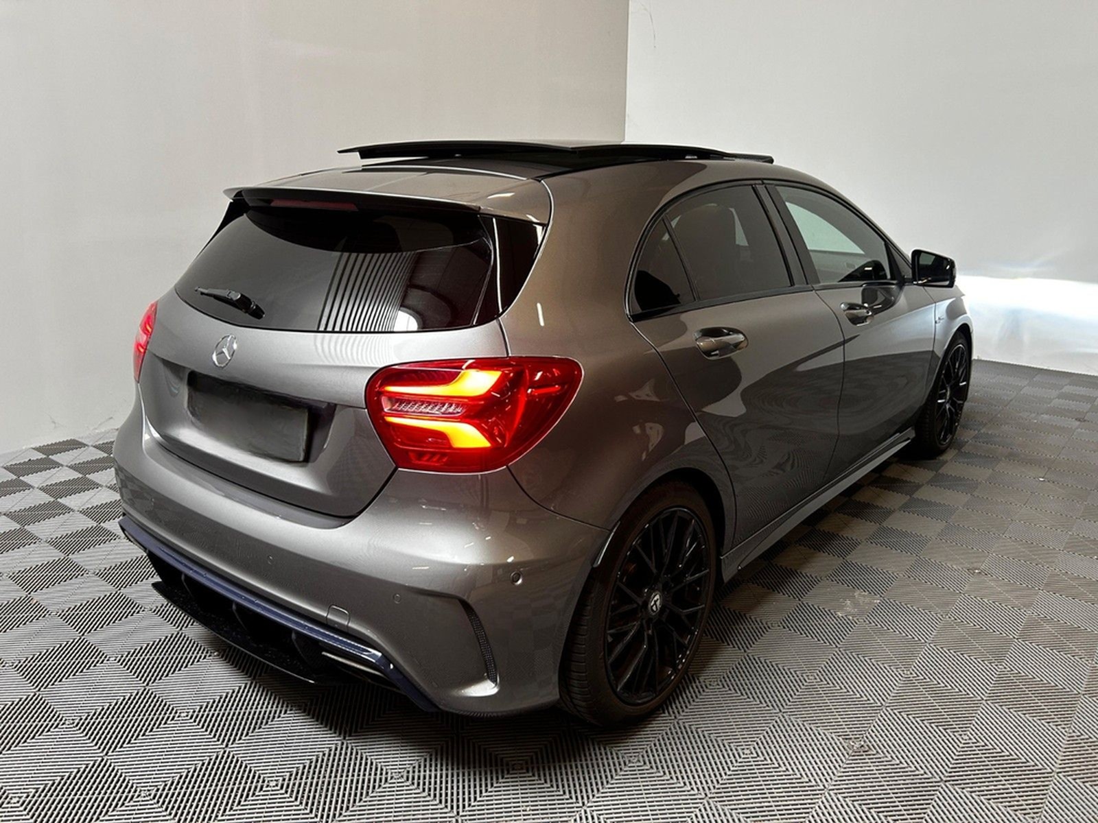Mercedes-Benz A45 AMG 4Matic *Night-Pano-Alcantara-H&K* foto 4