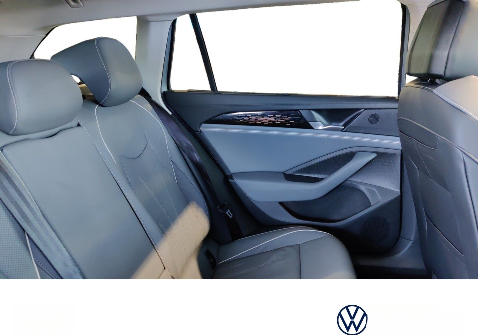 Volkswagen Passat Variant 2.0 TDI Elegance 4MOTION DSG PANO foto 16