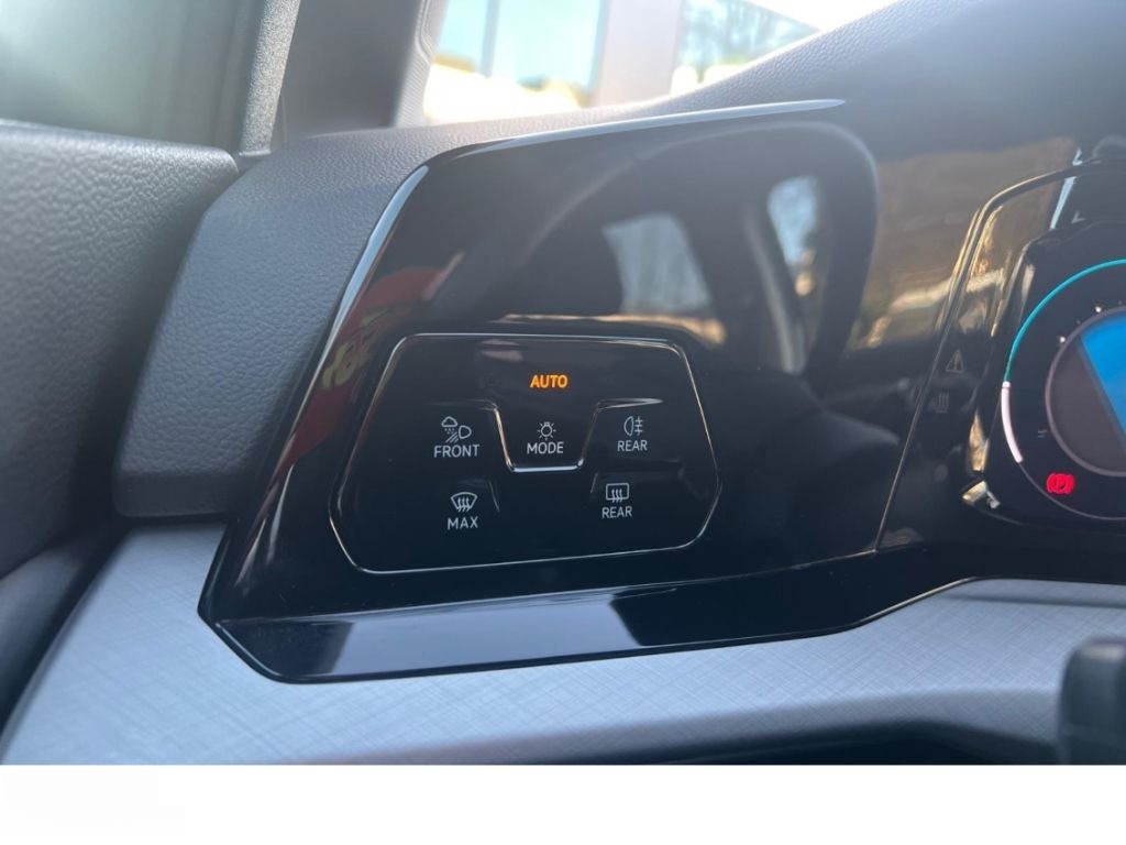 Volkswagen Golf 1.5 TSI Life NAVI KAM LED SHZ PDC LM foto 15