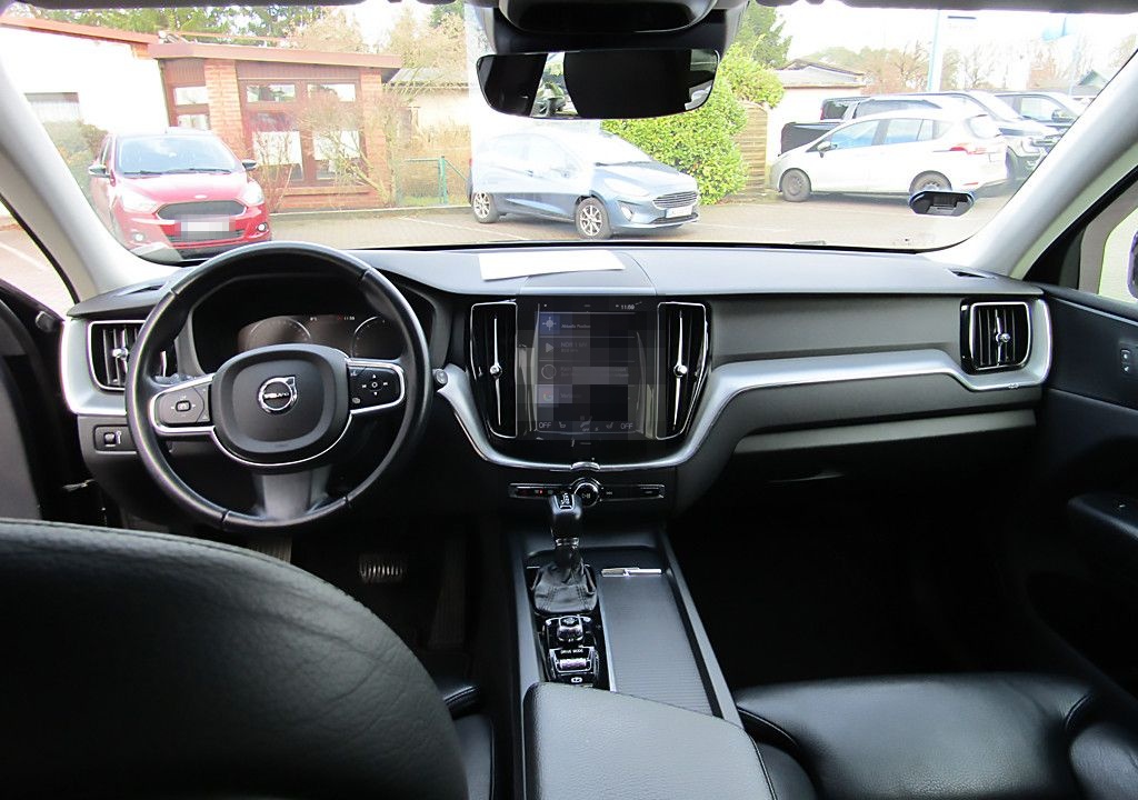 Volvo XC60 Momentum Pro 2WD SHZ v&h NAVI foto 11