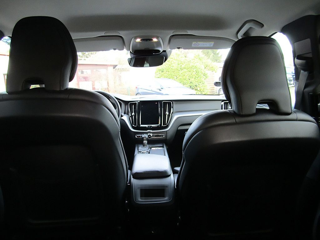 Volvo XC60 Momentum Pro 2WD SHZ v&h NAVI foto 14