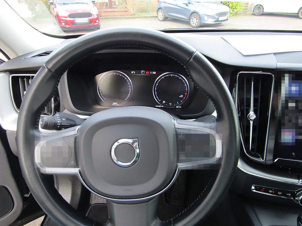 Volvo XC60 Momentum Pro 2WD SHZ v&h NAVI foto 16
