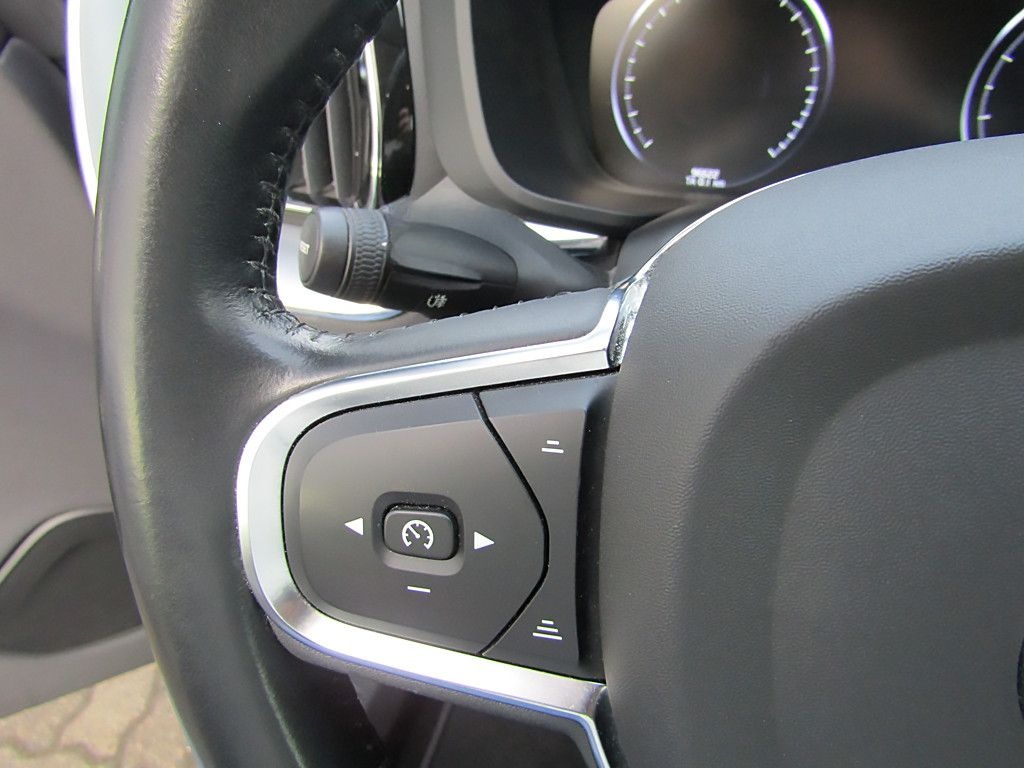 Volvo XC60 Momentum Pro 2WD SHZ v&h NAVI foto 17