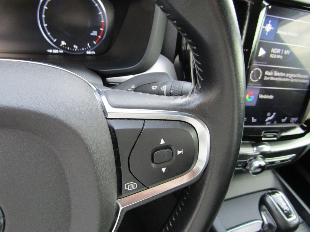 Volvo XC60 Momentum Pro 2WD SHZ v&h NAVI foto 18