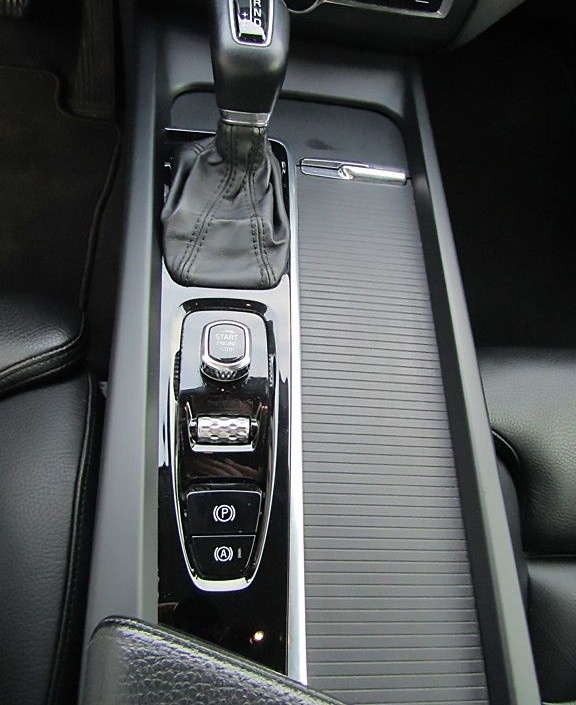 Volvo XC60 Momentum Pro 2WD SHZ v&h NAVI foto 21