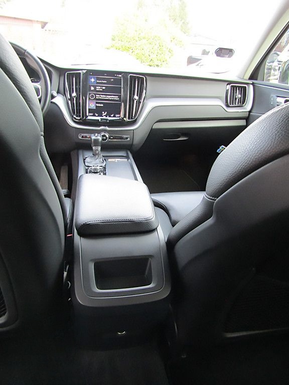 Volvo XC60 Momentum Pro 2WD SHZ v&h NAVI foto 22
