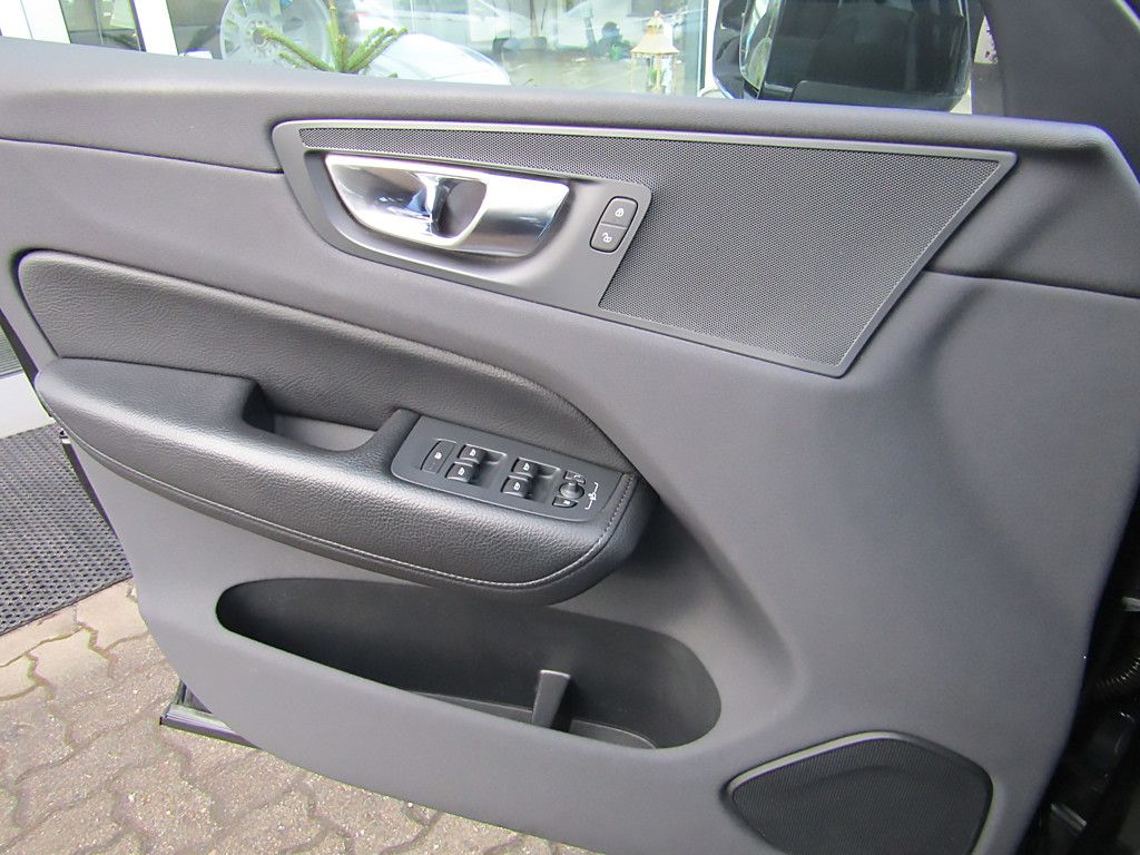 Volvo XC60 Momentum Pro 2WD SHZ v&h NAVI foto 23