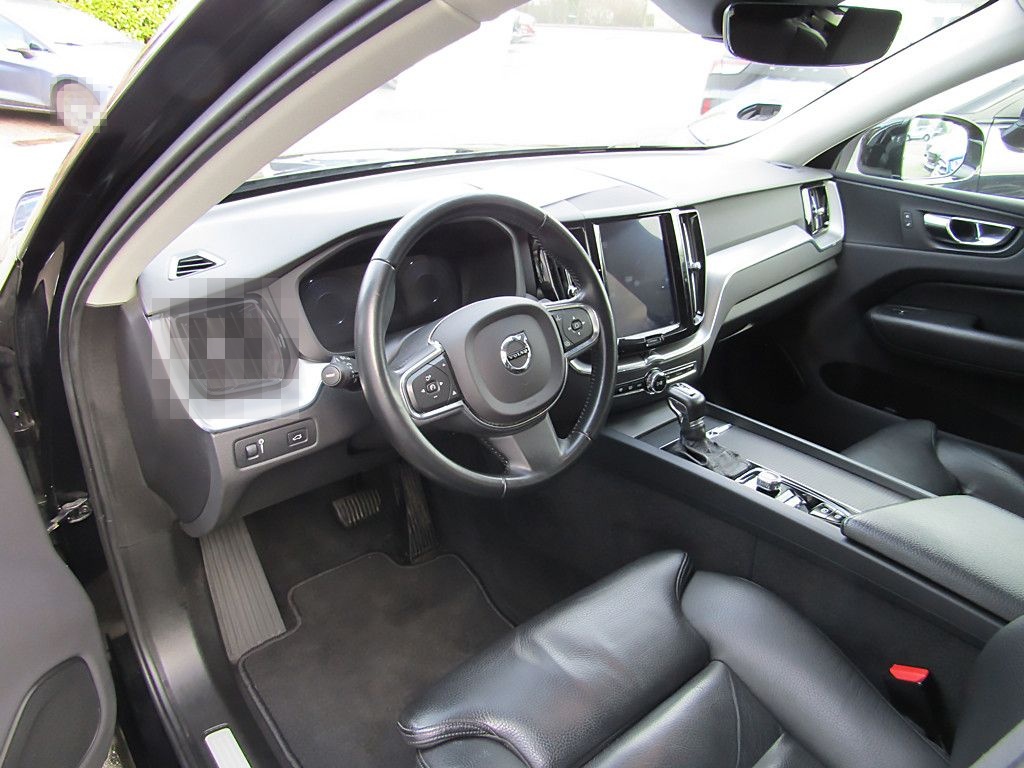 Volvo XC60 Momentum Pro 2WD SHZ v&h NAVI foto 9