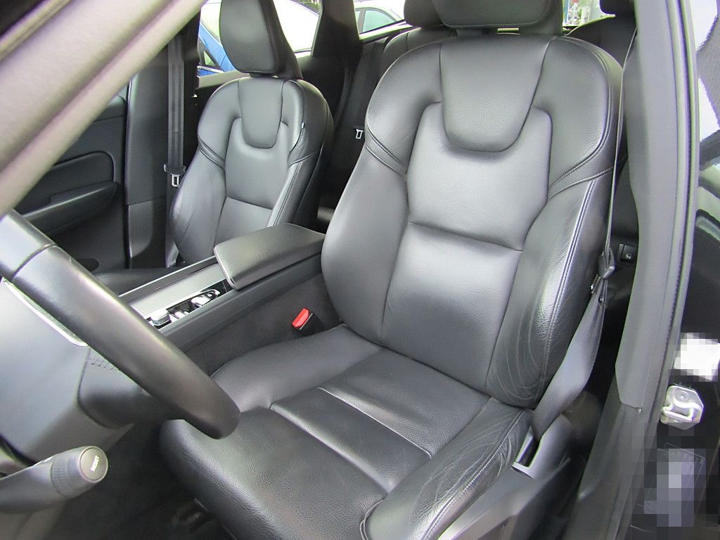 Volvo XC60 Momentum Pro 2WD SHZ v&h NAVI foto 10