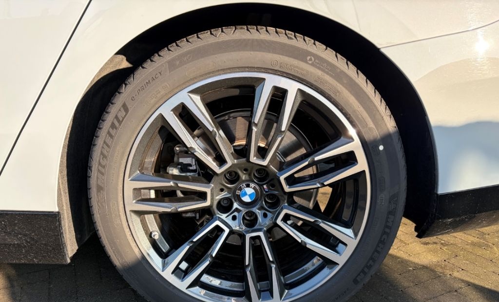 BMW 520 i Touring Anhängerkupplung M Sportpacket foto 3