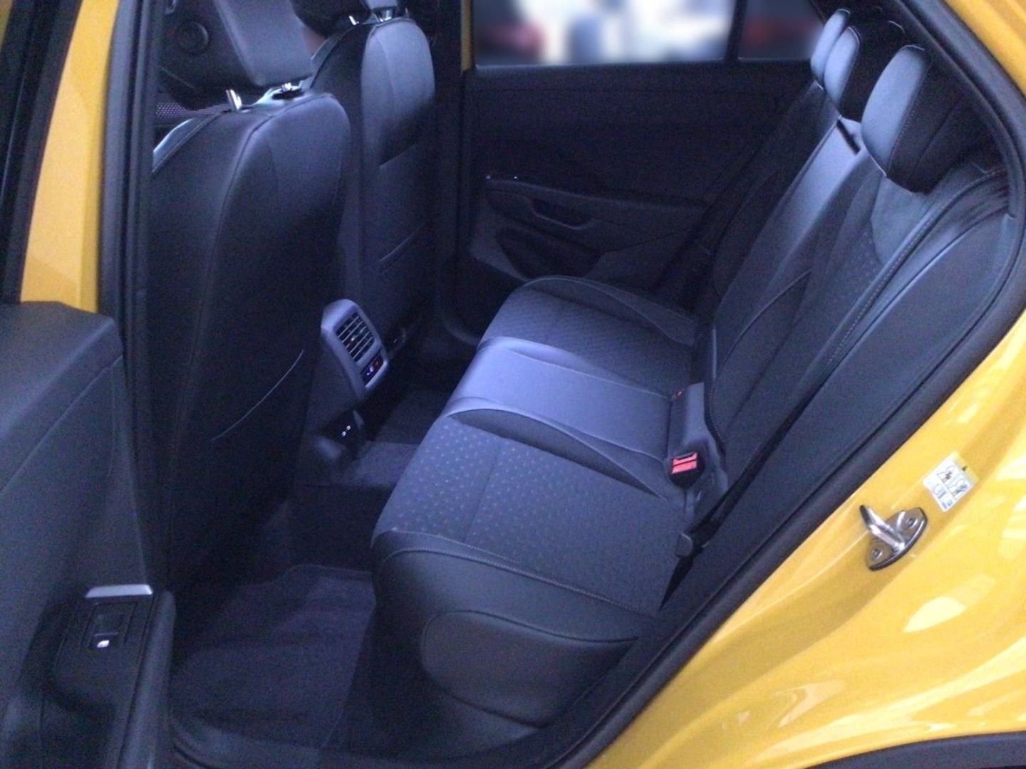 Volkswagen T-Roc 1.5 eTSI 110 kW R-Line Sportpaket HUD El.  foto 11