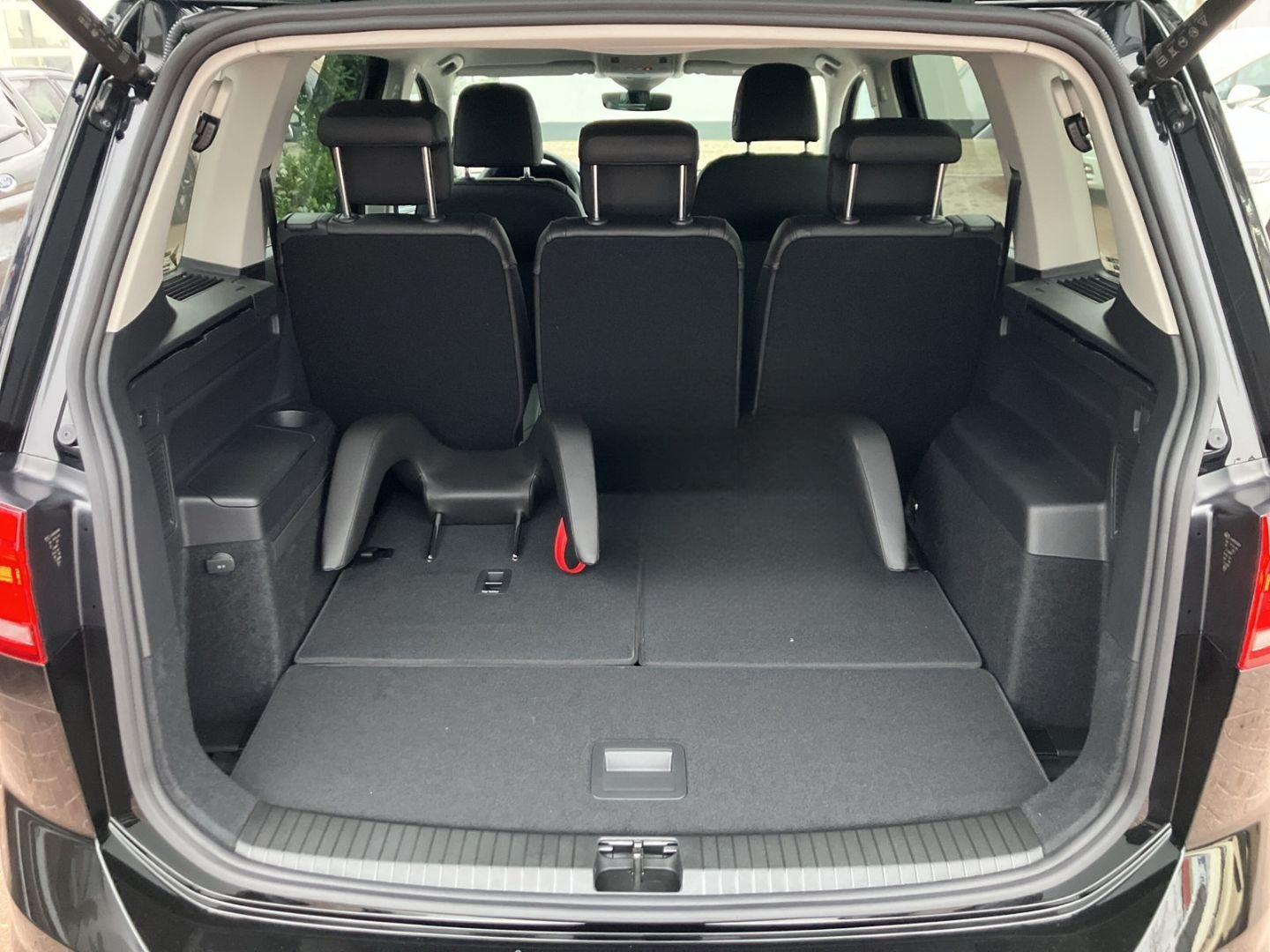 Volkswagen Touran TAXI / MIETWAGEN  schwarz metallic 2.0 TD foto 14