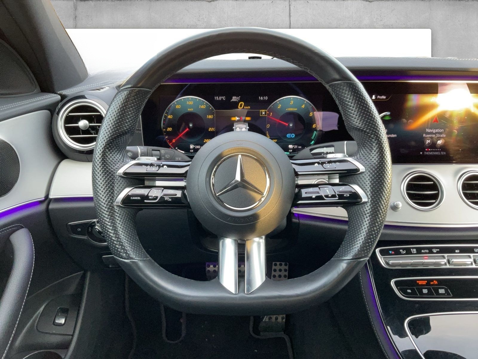 Mercedes-Benz E 300 T de AMG Line Plug-In Hybrid foto 14